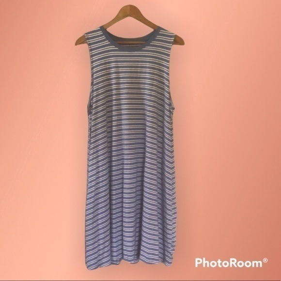 Sleeveless Dress with Pockets - Picture 7 of 7